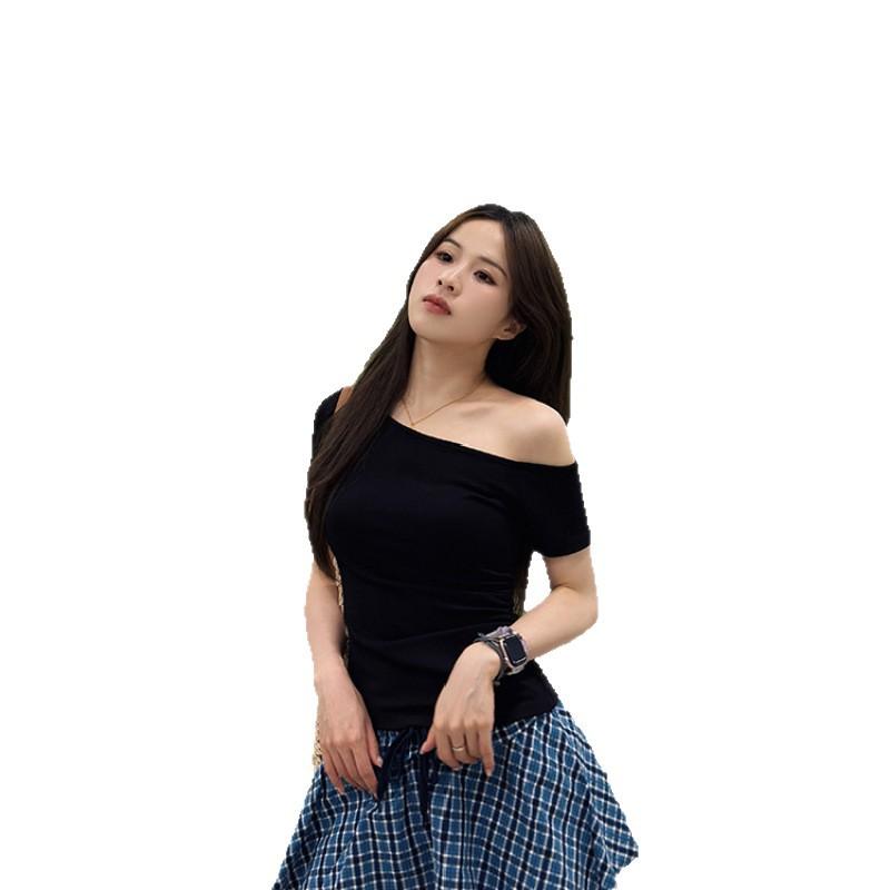 Tシャツ レディース 黒 露肩 短袖 一字肩 斜肩 夏 2025 韓国風 デザイン 上品 通勤 スタイル 修身 綿 スパンデックス 純色 セットアップ 袖 普通 スライドネック 気質 都市 女性 トップス 気質 通勤 綿混 伸縮 スリム フィット 肩出し