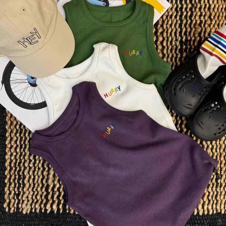 キッズ トップス 中小童 男の子 女の子 夏 無袖 Tシャツ 純棉 丸首 吸湿速乾 切り替え 刺繍 字母柄 潮范 韓版 柔軟 白色 灰色 青 緑 紫 80cm 90cm 100cm 110cm 120cm 130cm 普段使い 外出 遊び着 軽量 通気性