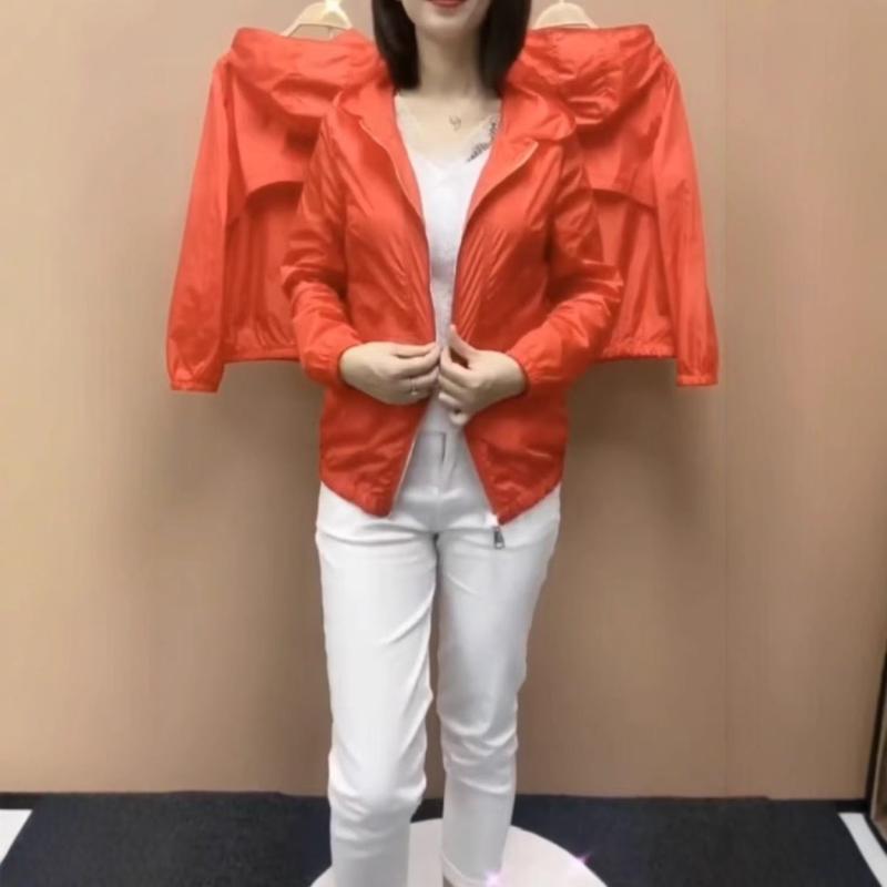・主な素材: ポリエステル繊維・柄: 無地・スタイル: 通勤・シルエット: ルーズフィット・商品形態: 単品・厚み: 超薄手・着丈: 普通(50cm<着丈≤65cm)・袖丈: 長袖・袖型: 標準袖・ネックライン: フード・流行要素: ステッチ・カラー展開: オレンジ、ピンク・サイズ展開: M(42.5-50kg)、L(50-57.5kg)、XL(57.5-65kg)、2XL(65-72.5kg)、3XL(72.5-80kg)・カテゴリ: コート