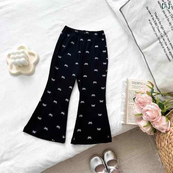 Long-Trousers, Trousers - 女の子 長ズボン ベビー キッズ 喇叭 フレア 秋 春 かわいい カード プリント ポリエステル 柔らか 素材 黒 グレー 中腰 ウエスト 基本 スタイル 蝶結 アクセント 長丈 デイリー コーデ 日常 遊び着 洋服 通学 秋冬 シーズン 快適 着用 女