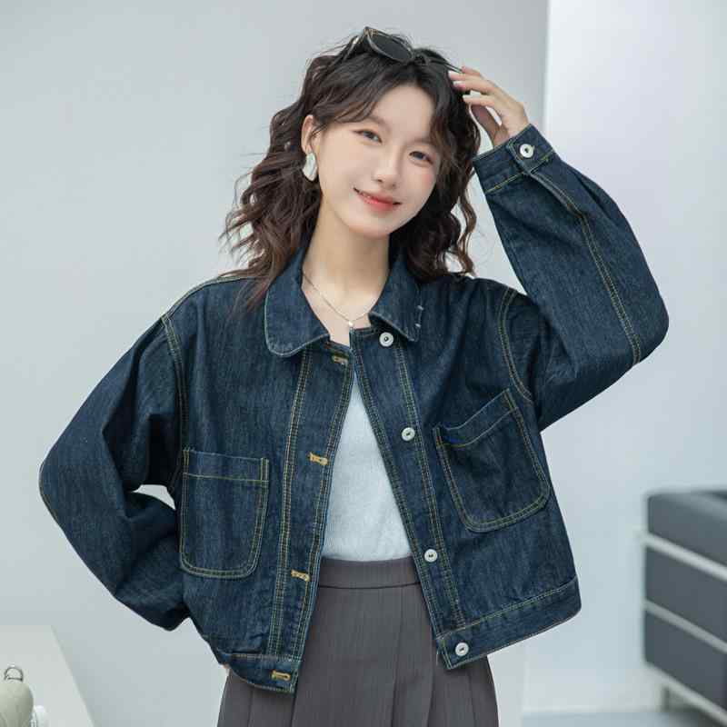 레이디스 재킷 데님 코튼 소재 단장 한국풍 가을 가을 겨울 와이드 루즈 피트 더블 포켓 명선 자수 디자인 심청색 긴팔 폴로 칼라 단배 버튼 한국 스타일 쾌적 일상 사용 가을 코데 경량 신축성
