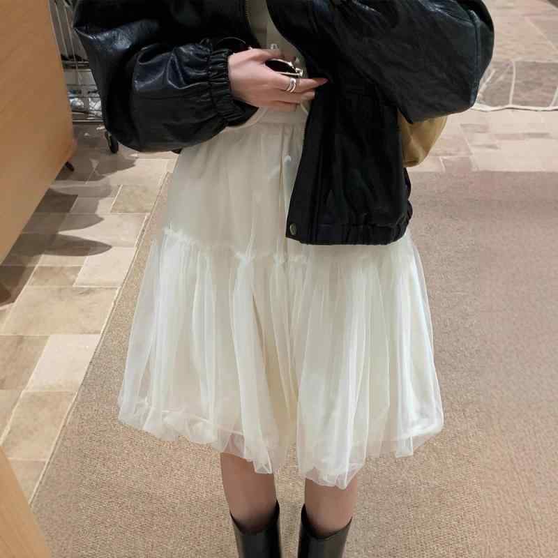 ・カテゴリ: 半身裙・スタイル: 通勤風・主な素材: 蕾丝、聚酯纤维50-70%・スカートタイプ: 包臀裙・スカート丈: 短裙・流行要素: 透视・カラー展開: 杏色・サイズ展開: S、M、L・ストレッチ: 微弾