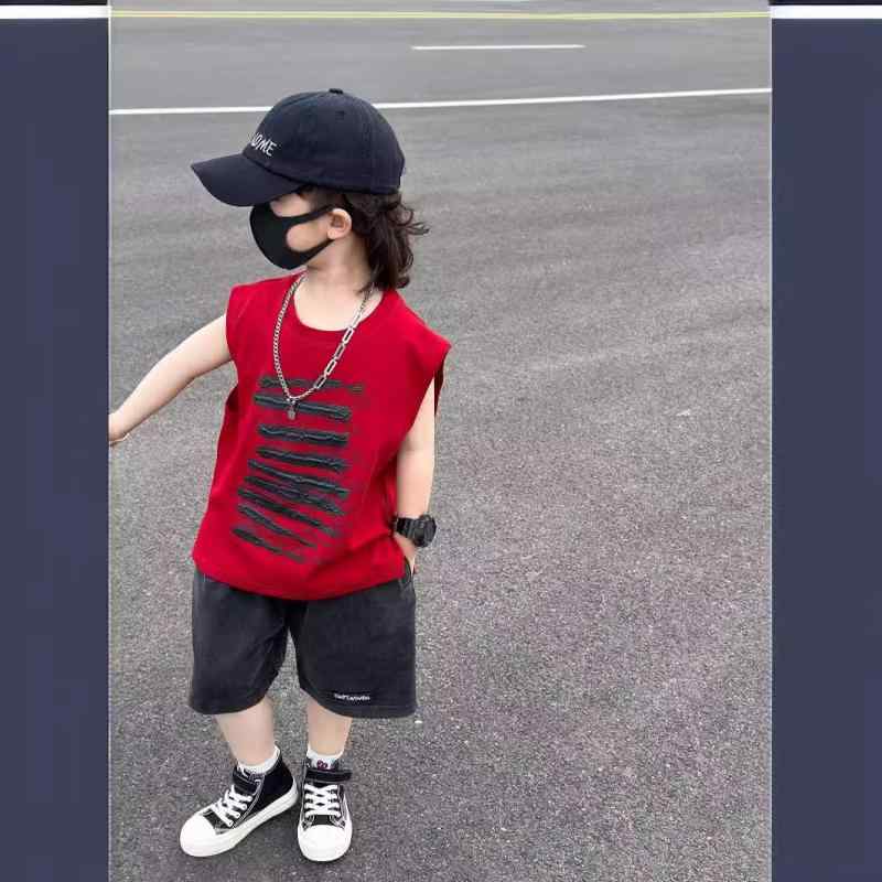 男の子 背心 無袖Tシャツ トップス 夏 赤 綿100% 柔軟加工 紫外線カット 丸首 3-8歳 100-140cm 韓国風 クール ストリート 子供服 赤い上着 男児 キャミソール 薄手 潮 痞 帅 炸街 字母柄 実用 軽量 日常使い 赤色 ボーイ ベ