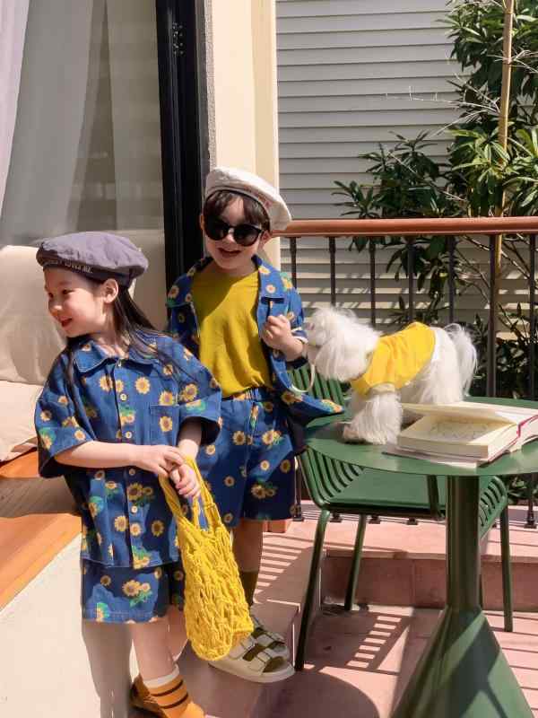 Rakuten - 子供服 男の子 女の子 夏服 韓版 ゆったり デニム セットアップ 花柄 短袖 短パン 2点セット 綿素材 柔らかい 酵素洗い 薄手 かわいい 花 向日葵 90cm 100cm 110cm 120cm 130cm 140cm 150cm
