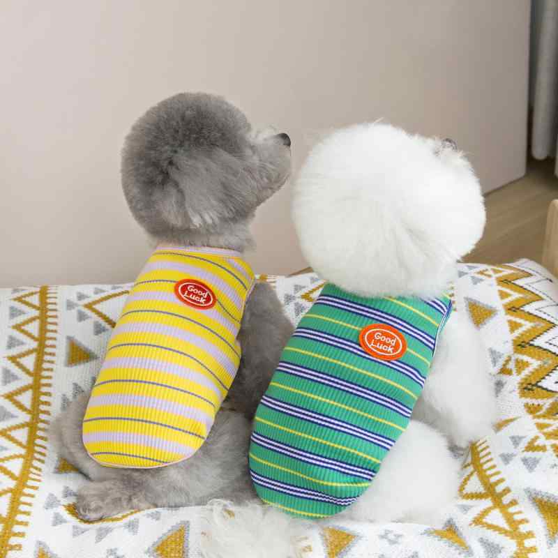 ペット服 ペットウェア 小型犬用 猫用 タンクトップ カラフルボーダー柄 楕円形タグ付き かわいい お出かけ用 散歩着 男の子 女の子 兼用 オールシーズン・素材: 綿・スタイル: カジュアル・対象性別: ユニセックス・カラー展開: 黄色、緑色・サイズ展開: S、M、L、XL、XXL・カテゴリ: ペット服