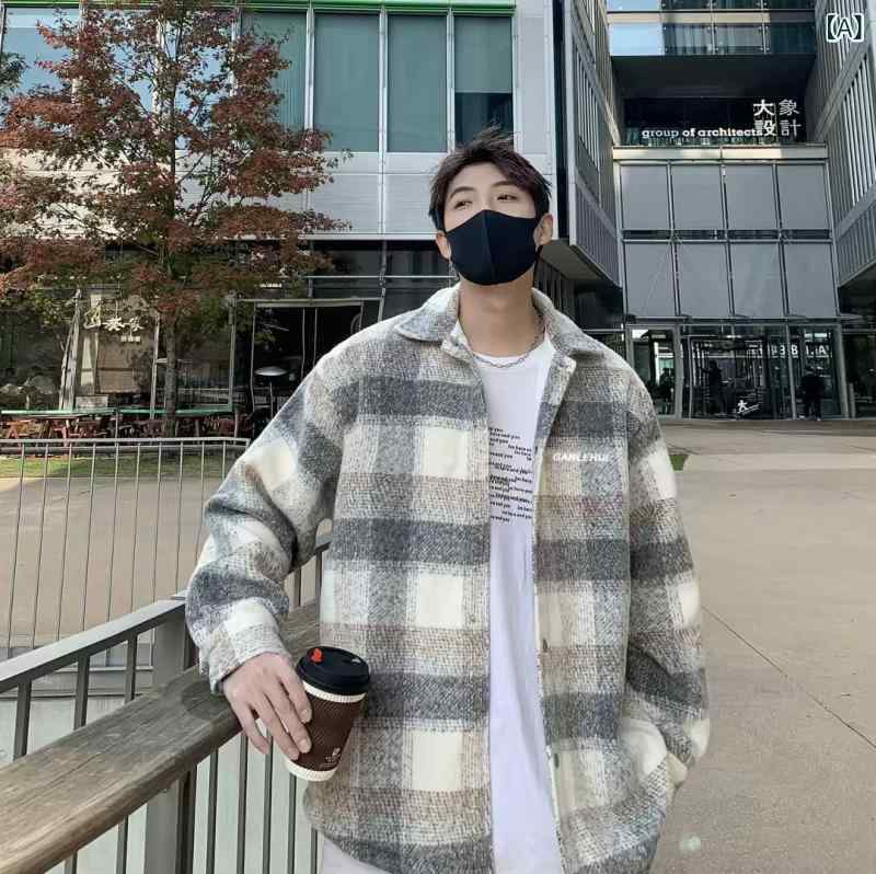 ・カテゴリ: ジャケット・スタイル: 韓国風・ネックライン: ラペル・フィット: ルーズフィット・柄: チェック・厚み: 普通・主な素材: ポリエステル混紡・裏地素材: ポリエステル・シーン: カジュアル・ディテール: ポケット・裾デザイン: ストレート・加工: ノーアイロン・衣丈: 普通(50cm＜衣長≤65cm)・着用方法: アウター・袖丈: 長袖・袖型: スタンダード・カラー展開: グレー、ブラウン・サイズ展開: M、L、XL、XXL、XXXL