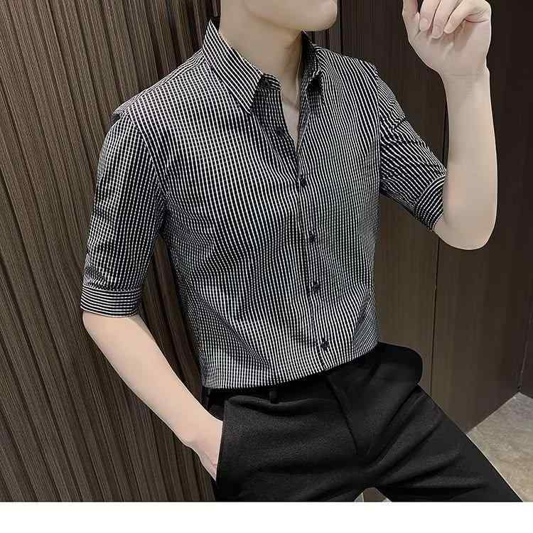 乐天商城 - メンズ シャツ トップス 七分袖 条紋柄 修身 合体型 翻領 免烫 ポリエステル混紡 化繊 涼しい 黒 白 夏 春夏 韓版 青年 潮流 休闲 カジュアル 青少年 18-24歳 人気 スタイリッシュ 軽量 通勤 普段使い