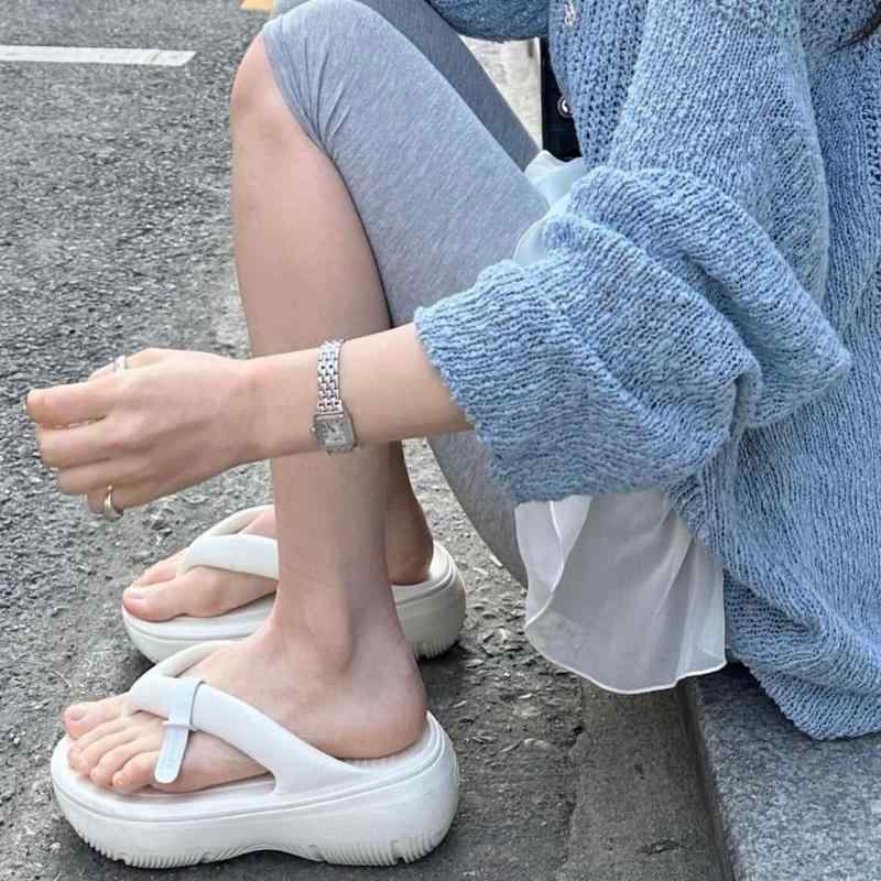 レディース 人字サンダル 厚底 防水台 EVA素材 回弾 夏 沙滩 白色 金属粉 薫衣草 軽量 ビーチ 普段使い かわいい 歩きやすい 2024年夏季