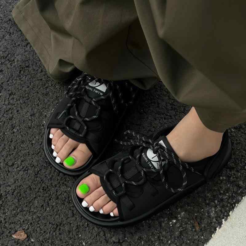Rakuten - 女性用 厚底 露趾 沙滩サンダル 交叉系带 インソール ローマサンダル ロープサンダル ビーチサンダル フィンガートップサンダル 韓流スタイル 黒 グレー ブラウン 牛皮 素材 ゴム底 PU内張り 後ろ締め 夏 2025