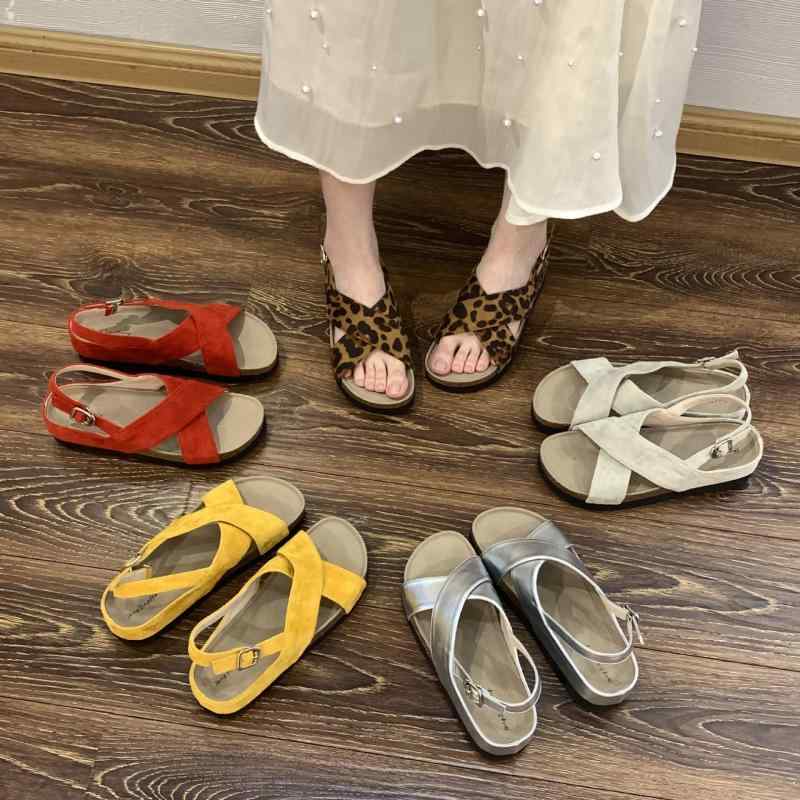 レディース 厚底 オープントゥ サンダル 夏 韓国風 クロスストラップ ぬいぐるみ柄 丸トゥ スエード ラバーソール 面ファスナー 赤 黄 ベージュ シルバー ヒョウ柄 赤 黄色 ベージュ シルバー ヒョウ柄 カジュアル 履きやすい 軽量 柔軟 休日用