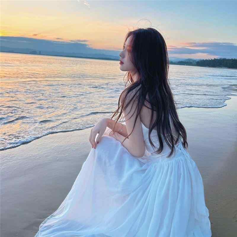 ワンピース 女性用 仙女風 白色 露背 吊り帯 ロングドレス 砂浜 ビーチ 旅行 撮影 服 金属糸布 骷髅柄 プリーツ加工 長袖 超低腰 セットインスリーブ ストレートスカート スタックネック 文学的 レトロ スタイル 夏 羊毛皮 素材 50-70% ク
