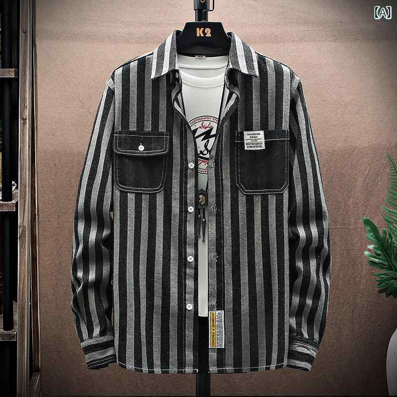 Casual Shirts - メンズ シャツ 長袖 トップス 学院風 ストリートファッション 条紋 柄 デニム 生地 綿 100% 厚手 暖かみ 黒 ライトブルー 春秋 シーズン 日常使い カジュアル スタイル 青少年 向け ゆるシルエット 開襟 デザイン バッジ 付き
