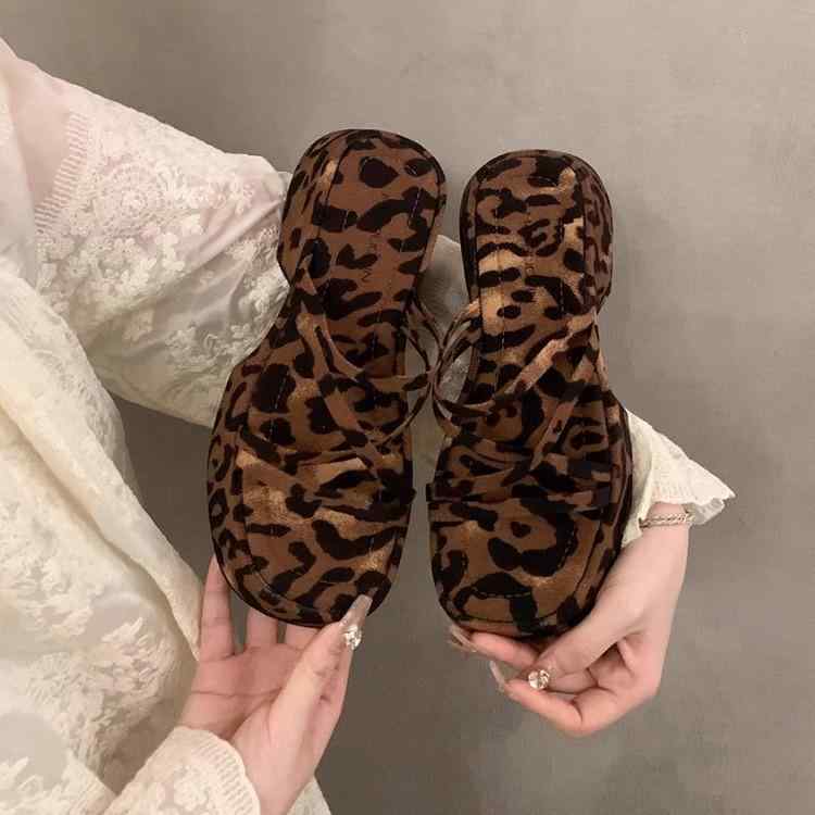 Beach Sandal - サンダル 女性用 厚底 ヒール ローマン デザイン ビーチ ルームウェア 黒 ヒョウ柄 PU素材 ラバーソール 丸トゥ 夏 春夏 休暇 ファッション 軽量 快適 歩きやすい 日常使い 外出用 シンプル スタイル 調整可能