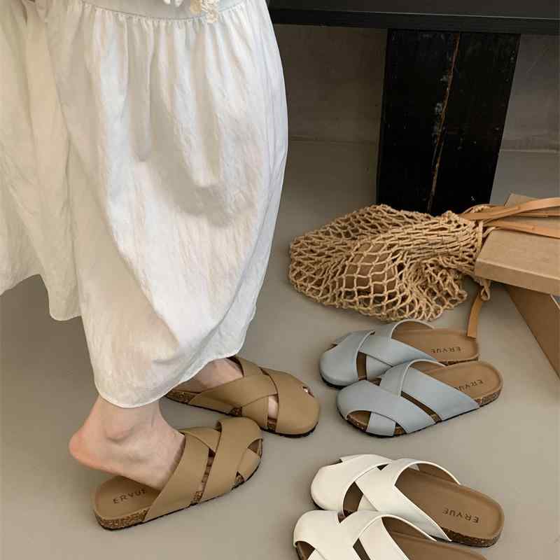 サンダル 女性用 包頭 半足 外履き 復古 ファッション ソフトソール シングルシューズ 後空 クール スカイブルー 卡其 杏 純色 超纤皮 ラバー底 平底 夏