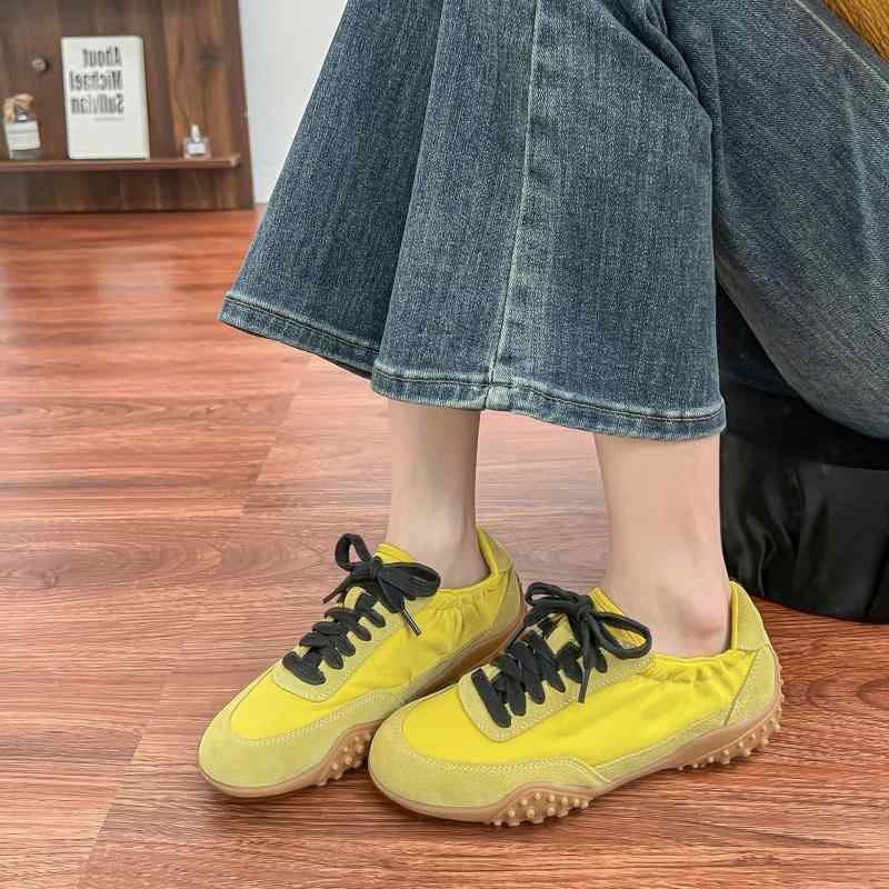 女性用 スニーカー 復古 ラウンドトゥ ストラップ ソフトレザー フラットシューズ 低反発 ピセクシューズ 黄色 米白 超繊維 ピースカラー ラバーソール コンフォート 日常使い オールシーズン 通用運動 浅口 系帯 平底 高幫 粘着底