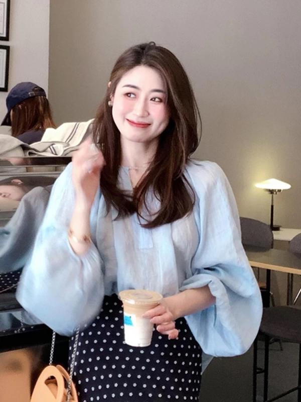 Rakuten - レディース スカートセット 波点 夏 真丝 魚尾 ロングスカート セットアップ 通勤 気質 快適 休闲 スタイル ブルー ポルカドット 復古 港風 切り替え 小花 柄 シルエット 女性用 普段使い オフィス 軽やか 滑らかな質感 高品質 素材 95%以上