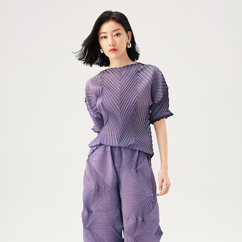 乐天商城 - Tシャツ レディース 春夏 かわいい 紫 緑 白 気質 褶皱 軽量 トップス 5分袖 上衣 ワイドシルエット ボートネック ポリエステル 幾何学柄 プリーツ加工 ゆったり デイリー カジュアル 気軽 コーデ