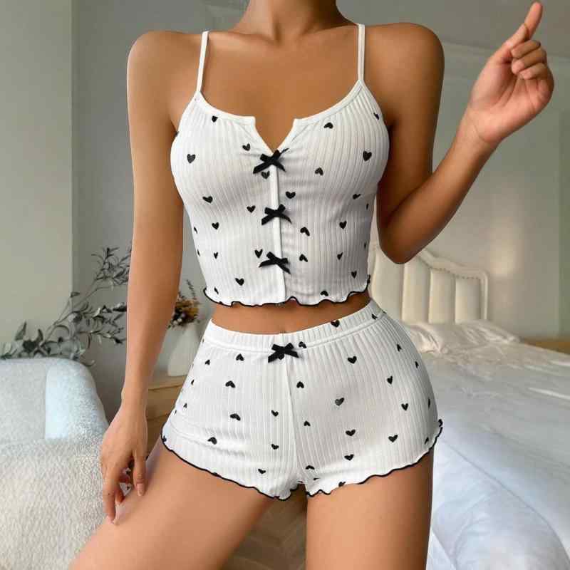 Three-Piece Set - ルームウェア 女性用 吊り紐 ショートパンツ セット 薄手 Vネック 無袖 透気 ストレッチ 快適 室内 外出可 ピジャマ 欧米風 春夏 秋 青年女性 屋外 居家 ホテル 白 黒 ピンク かわいい カジュアル 軽量 柔軟