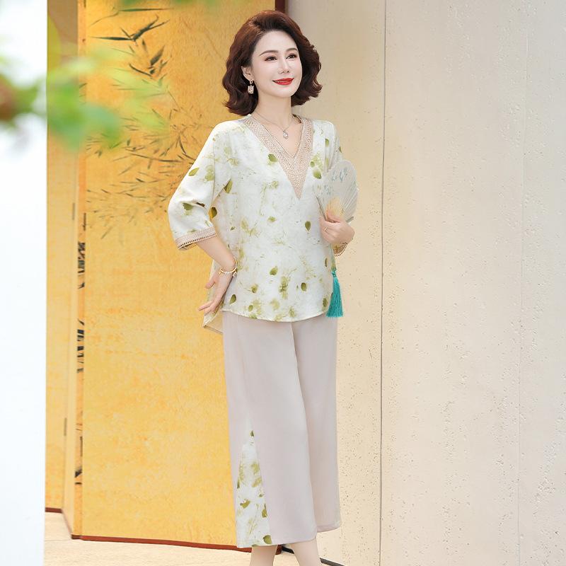 ・カテゴリ: 女式休闲套装・柄: 几何图案・主な素材: 天丝（莱赛尔纤维）70-80%・主な素材2: 超细纤维30-50%・カラー展開: 浅绿色,浅桔红色・サイズ展開: XL（45-52.5kg）,2XL（52.5-60kg）,3XL（60-70kg）,4XL（70-77.5kg）,5XL（77.5-85kg）・シルエット: 宽松型・セット数: 2点セット・厚み: 薄手・着用方法: 套头・着丈: 普通（50-65cm）・クロスボーダー: 気質优雅・パンツ丈: 9分丈