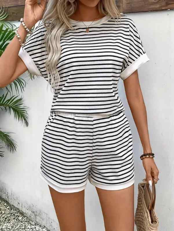 Three-Piece Set - レディース セットアップ 条紋 Tシャツ ニット ショートパンツ トップス シャツ スタイリッシュ セット 切り替え デザイン 手編み 加工 ポリエステル スパンデックス 混紡 素材 伸縮性 快適 履き心地 杏 赤 黒 白 コーヒー 緑 春夏 秋 シーズ