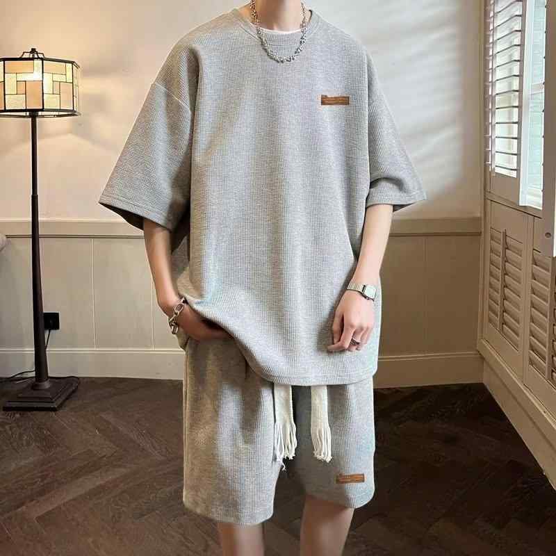 ・カテゴリ: 男式休闲套装・スタイル: 运动休闲・厚み: 薄款・パンツ丈: 5分丈/中丈・上衣スタイル: Tシャツ・袖丈: 5分袖/中袖・フード: なし・素材: 華夫格・主な素材: ポリエステル繊維（ポリエステル）99%