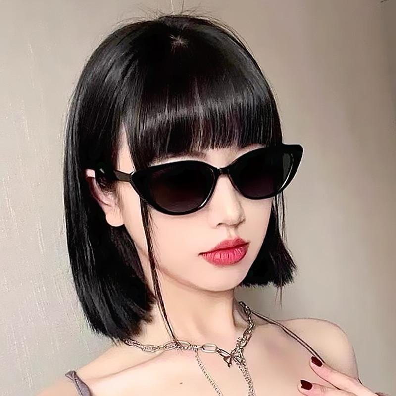 ・カラー: 黒枠グレー、黒枠茶、白枠グレー、白枠茶、コーヒー枠グレー、黄枠緑、三件セット・フレームカラー: 黒、白、コーヒー、黄・レンズカラー: グレー、茶、緑・透過率分類: 3類/サングラス・偏光: 対応・フレーム形状: フルリム・UVカット: UV400・適用シーン: 日焼け防止、釣り、旅行、アウトドアスポーツ、サイクリング、ファッションコーディネート、運転、ステージパフォーマンス、パーティー・流行要素: 如意、トーテム、祥雲、水波紋、万字、吉祥パターン、獣パターン・スタイル: ビジネス、ベーシック、エレガント、ミニマリスト、カジュアル、スポーツ、ファッションOL、シンプル、ヨーロッパ、アメリカ、ライトラグジュアリー、シック、高級感・レンズ素材: 樹脂・フレーム素材: プラスチック+金属・スタイル分類: キャットアイ・サイズ: 標準レンズ、偏光レンズ