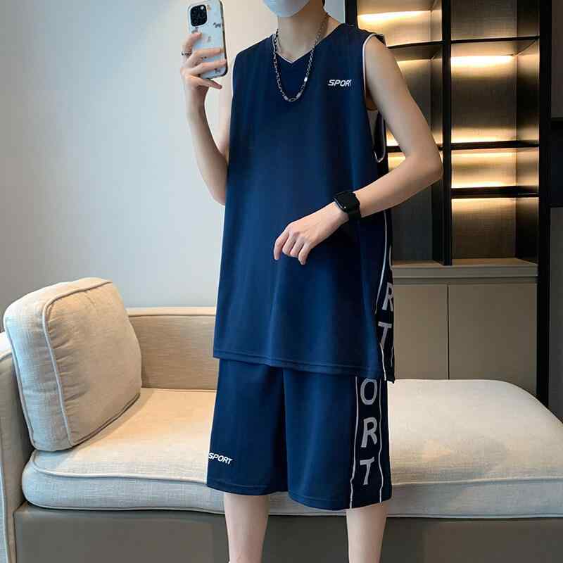 ・スタイル: スポーツ・厚み: 薄手・パンツ丈: ショートパンツ・トップスタイル: タンクトップ・袖丈: ノースリーブ・フード: フードなし・主な素材: ポリエステル100%・適用シーン: スポーツ・カラー展開: ホワイト、グレー、ブラック、レッド、ダークネイビー・サイズ展開: M、L、XL、2XL、3XL、4XL、5XL・カテゴリ: メンズカジュアルセットアップ