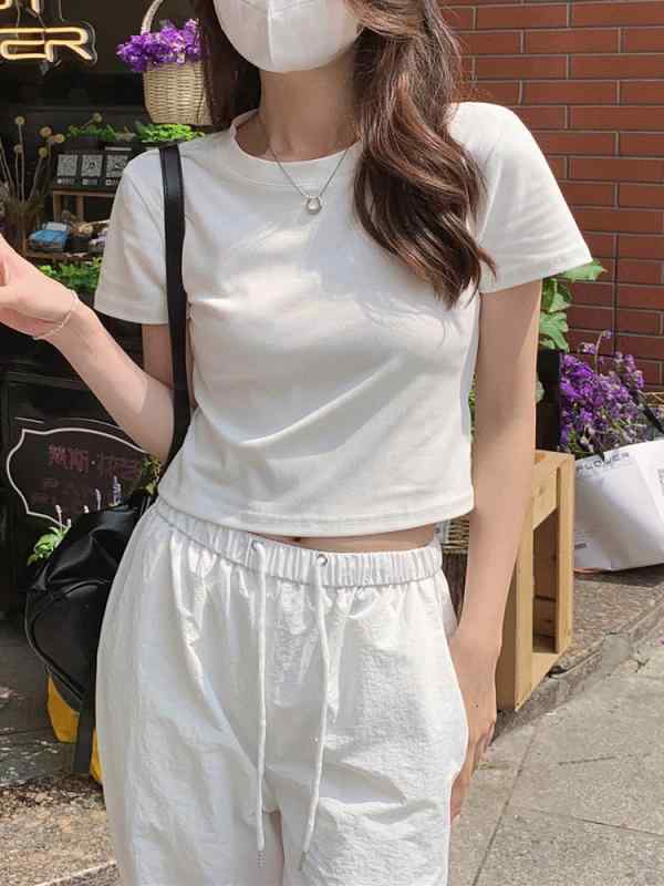 Tシャツ レディース 半袖 白 トップス カットソー ショート丈 スリムフィット 着痩せ シンプル 無地 カジュアル オールシーズン