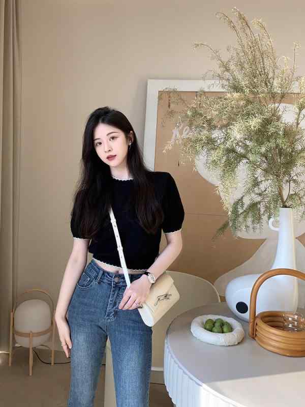 ・主な素材: 氨纶30%以下・厚み: 薄・スタイル: 潮流風・タイプ: セットアップなし・フィット: スリム・袖丈: 3/4袖・袖タイプ: 泡泡袖・ネックライン: クルーネック・製法: ニット・カラー展開: ブラック・サイズ展開: S,M,L,XL・カテゴリ: ニットセーター