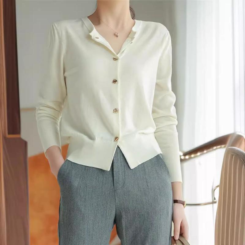 樂天商城 - レディース ニット カーディガン 早秋 長袖 開衫 通勤 女性用 上衣 気品 風 小香風 優雅 インナー 中長丈 泡泡袖 丸首 単排ボタン 切り替え 加工 ポリエステル 繊維 アクリル繊維 単色 ゆったり シルエット 普通丈 50cm 65cm 間 シン