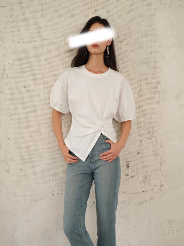 ・カテゴリ: Tシャツ・スタイル: 通勤風・主な素材: 綿類混紡・主な素材含有量: 95%以上・袖丈: 短袖・袖型: 常规款・ネックライン: 圆领・カラー展開: 白色、黒色・サイズ展開: S、M、L
