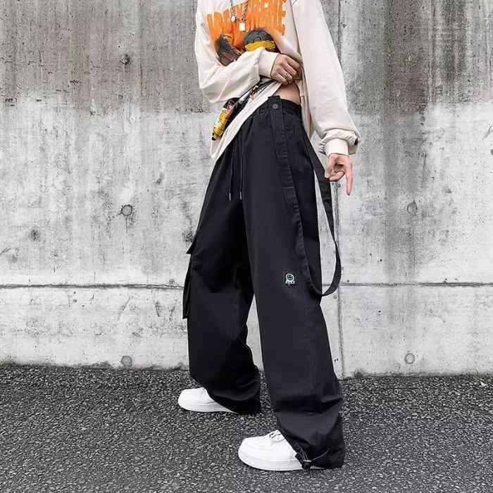 メンズ 工装パンツ 秋 赤 黒 竹繊維 ウサギ毛混 微弾性 薄手 ハイウエスト ストレート レッグ ロングパンツ 大型ポケット ゆったり ワイドレッグ 機能風 ヒップホップ ストリート ファッション 青春 流行 休闲 都市 通勤 普段使い アウトドア 適