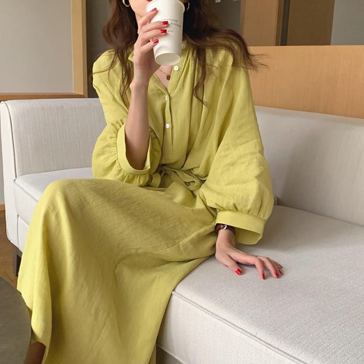 ・カテゴリ: 連衣裙・スタイル: 気質通勤・主な素材: 綿30-50%、麻50-70%・柄: 単色・プロセス: 拼接・スカート丈: ロング・スカート型: Aライン・ネックライン: Vネック・袖型: ランプン・袖丈: 9分袖・ウエスト型: ルーズ・トレンド要素: 紐締め・カラー展開: イエロー・サイズ展開: S、M、L、XL