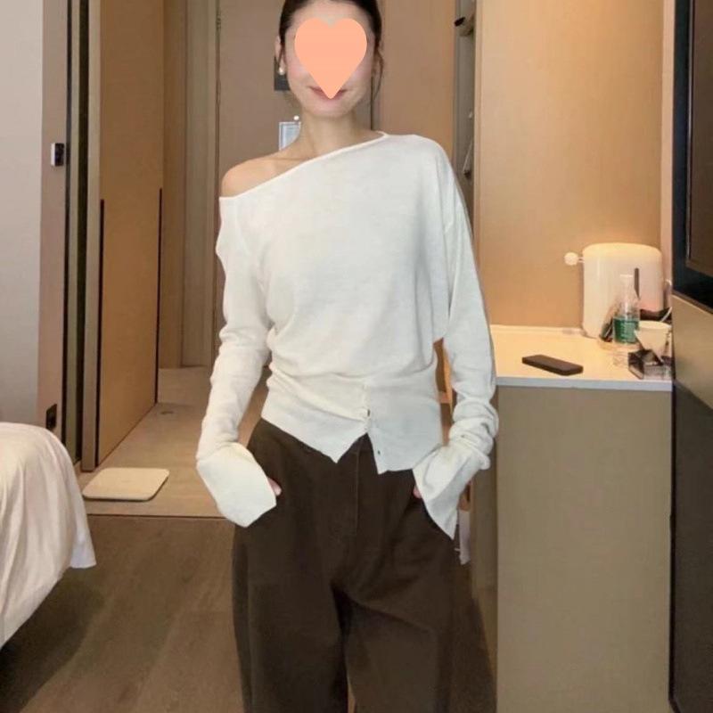 樂天商城 - ニット トップス 斜め襟 長袖 不規則 デザイン 切り替え 袖 ボタン ポロシャツ風 インナー 私服 セクシー 甘辛 スタイル ポリエステル 無地 普通丈 セットアップ なし 単品 白色 灰色 黒 通勤 普段使い デート 軽量 伸縮性 秋冬 ウィメンズ