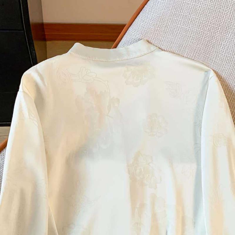 乐天商城 - レディース シャツ 長袖 立領 盤ボタン 提花 POLO領 灯籠袖 杏色 雪ニール アンニュイ 私服 御姐風 秋季 純色