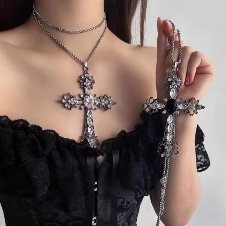 ネックレス ゴシック 十字架 鎖骨チェーン 少女 Y2K スタイル アクセサリー かわいい クール ロリータ ダーク 加工 ピンク 黒 個性派 潮流 女性用