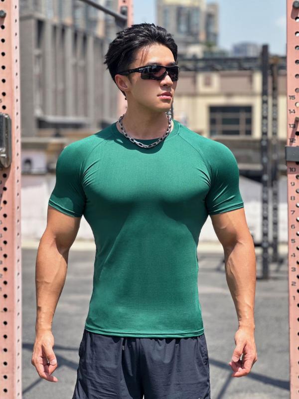 Wear - Tシャツ メンズ 短袖 修身 筋肉 筋トレ フィットネス バスケットボール ランニング 夏 速乾 ミルクシルク 運動 トップス 白色 黒 赤 緑 コーヒー グレー ポリエステル 混紡 化繊 涼しい 軽量 伸縮 トレーニング ジョギング アクティブ ウェア