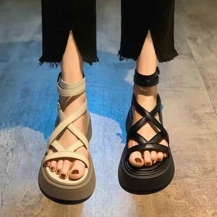 Holly'S Sole - レディース 厚底 プラットフォームサンダル ローマ風 魚嘴 デザイン 交叉 細帯 後 引き ジッパー オープントゥ 靴 夏 黒 米白 緑 绸缎 素材 低 靴 丈 純色 注塑 靴底 皮質 内張り ルーズ フィット 軽量 通気性 百搭 スタイル 普段使い 歩
