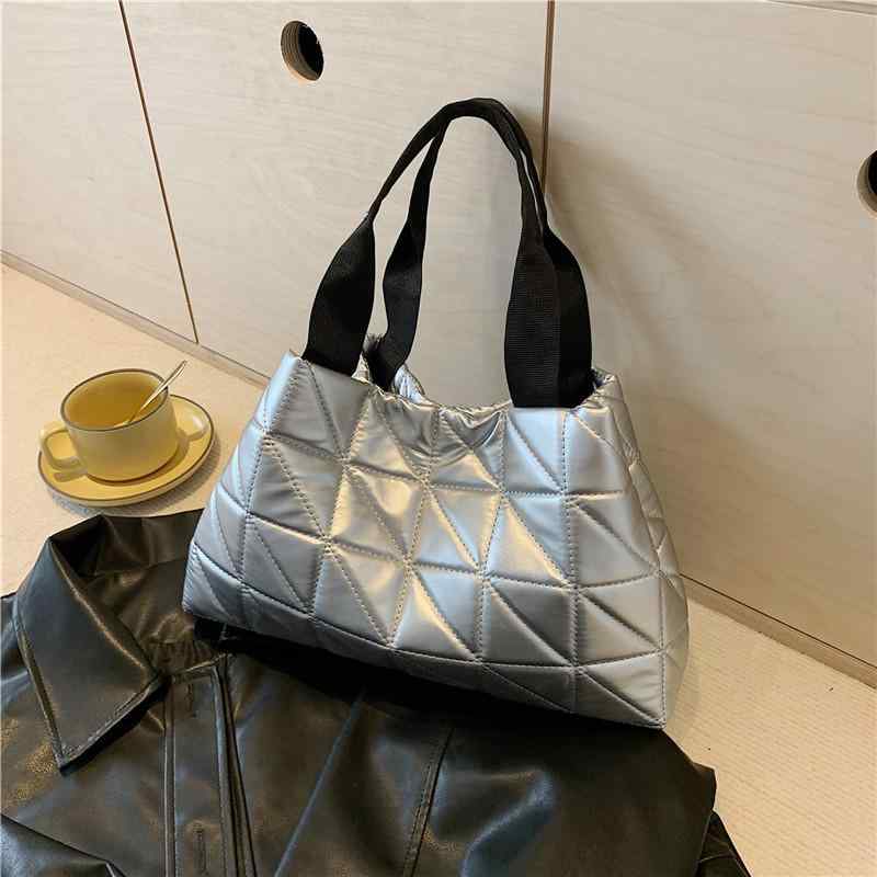 ・カラー展開: ブラック、ブラウン、ホワイト、シルバー・スタイル: 都市シンプル・主な素材: PU・形状: 横型四角・タイプ: トートバッグ・サイズ: 小・人気要素: ダウン、ステッチ・内生地: ポリエステル・開閉: 磁石・内部構造: 携帯ポケット・硬さ: ソフト・外ポケット: 立体ポケット・ストラップ本数: 1本