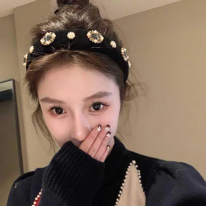 ・カテゴリ: ヘアアクセサリー・スタイル: 復古・主な素材: 丝绒・色展開: 浮华梦境一黒色闪钻珍珠丝绒発箍