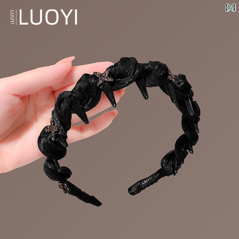 ヘアアクセサリー 女の子 春季 黒 珠光 四つ葉 花 レース 頭頂 高め 顔映り 小さめ 精致 布製 手作り ファッション 通勤 日韓風