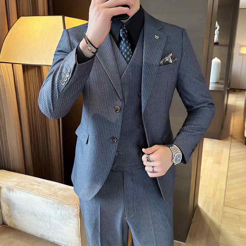 メンズ 西装 スーツ セット ジャケット ベスト パンツ 細ストライプ 修身型 軽ビジネス 春季 灰 黒 紺 ベージュ 単排 ボタン 金属装飾 化繊混紡 粘繊 28% 粘合裏地 後ろスリット フラットラペル 平板 メンズ フォーマル ビジネス 礼服 痩せ