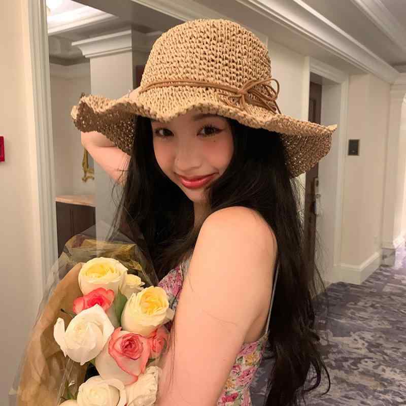 Rakuten - 麦わら帽子 折りたたみ 手工編み 女性用 大つば ビーチ 漁夫風 夏 遮陽 防晒 透気 防風 紙草 素材 休闲 シンプル ファッション 通勤 スタイル 卡其 米