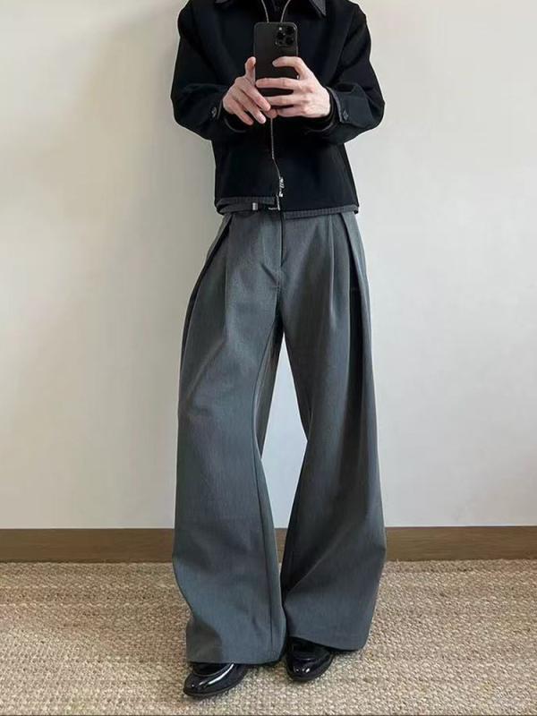 ・カテゴリ: 西裤・スタイル: 軽商务・対象年齢層: 18-24歳・対象性別: 男・対象シーン: 休闲・対象: 青年・パンツ形状: 宽松型・主な素材: 聚酯纤维（涤纶）・主素材含有量: 70%涤纶、26%人棉、4%氨纶・スタイル詳細: 褶A字廓形・カラー展開: 深灰色、炭黒色・サイズ展開: S、M、L、XL・伸縮性: 微弹・加工: 免烫处理