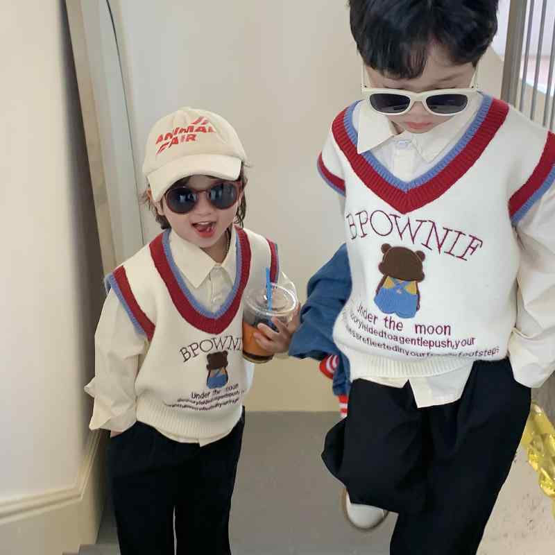 乐天商城 - キッズ 男の子 女の子 ニット ベスト 春秋 Vネック 小熊刺繍 学院風 韓国風 厚手 セットアップ 針織 腈纶 95% 剪毛加工 卡通柄 米色 潮范 3-8歳 80-140cm オールシーズン かわいい 普段使い 軽量 伸縮性 通園服