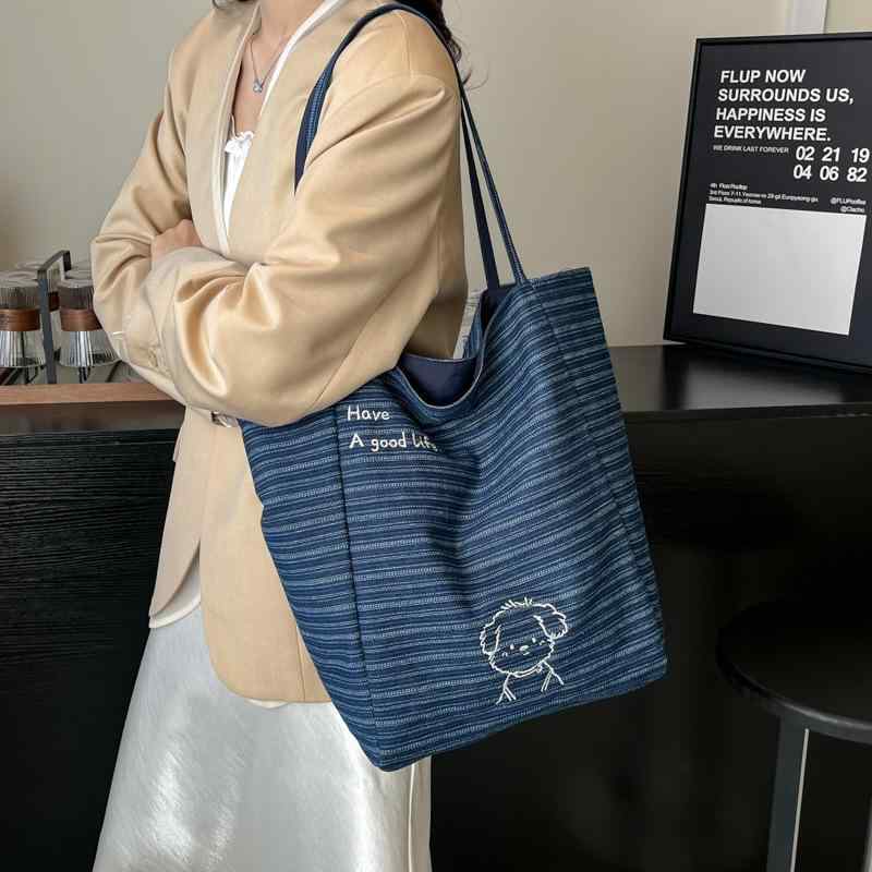 ・スタイル: 清新甜美・主な素材: 牛仔布・形状: 縦型方形・種類: トートバッグ・サイズ: 大・流行要素: アルファベット、刺繍・内張り素材: ナイロン・開閉方式: 開口部・内部構造: 携帯ポケット・硬さ: ソフト・外ポケット: 内側貼り付けポケット・ショルダーストラップ数: 2本・使用シーン: 日常使い