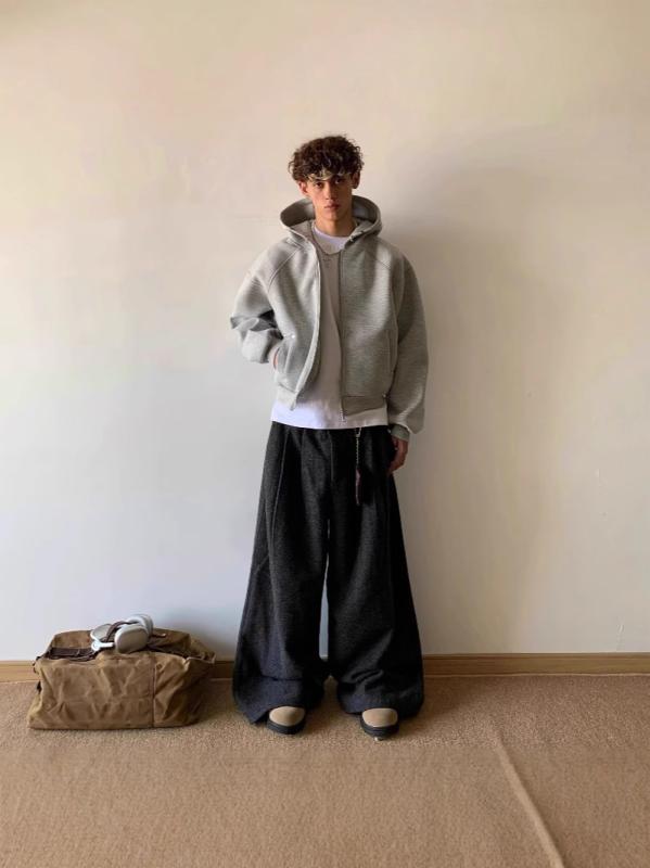 ・スタイル: 港風・カテゴリ: スウェット・主な素材: ポリエステル100%・ネックライン: 丸首・袖丈: 長袖・フード: あり・タイプ: 開襟・柄: 無地・ディテール: ワッペン・フィット: ルーズ・加工: ノーアイロン・ポケット: サイドポケット・カラー展開: ライトグレー・サイズ展開: M、L、XL、2XL、3XL・対象年齢: 青少年・対象性別: 男性・対象シーン: 日常・重量: 351-400g