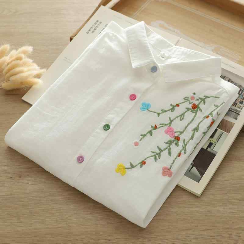 Rakuten - レディース 長袖 シャツ 刺繍 彩色 小花 百搭 文艺 純棉 柔軟 トップス 綿 素材 長袖 ポロ 襟 ワイド シルエット 普通 丈 刺繍 加工 秋季 秋 装 復古 スタイル 単排 ボタン 開襟 白色 花柄 柄 刺繍 デザイン 柔らかい 肌触り 通勤 普