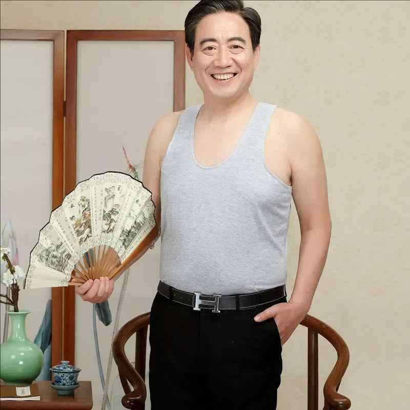 インナー メンズ 中高年 タンクトップ 綿100% 通気性 吸汗 涼しい ノースリーブ 肌着 快適 カジュアル 部屋着 普段使い・素材: 綿100%・カテゴリ: タンク・カラー展開: ブラック、ホワイト、グレー、レッド・サイズ展開: L、XL、XXL、XXXL、4XL・スタイル: シンプル・ネックライン: クルーネック・厚さ: 161-180g/平米