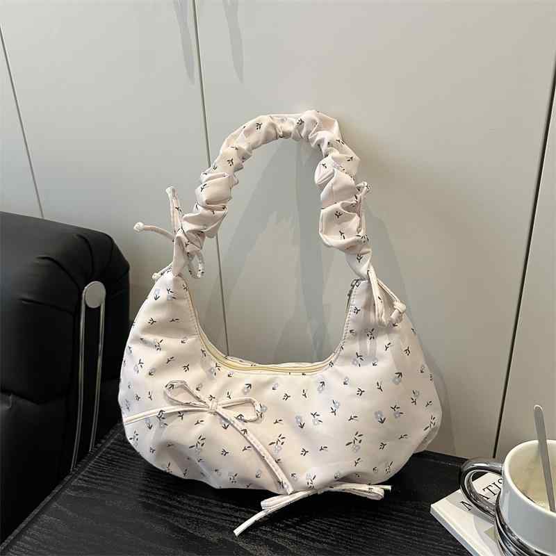 女性用 バッグ 肩掛け トートバッグ 雲型 ダンベル型 シュミレーション 花柄 プリント プリーツ 加工 蝶結び リボン ステッチ ライン キャンバス 素材 オックスフォード 布 コットン 風 ポリエステル 裏地 ソフト 構造 ジッパー 開閉 シングル